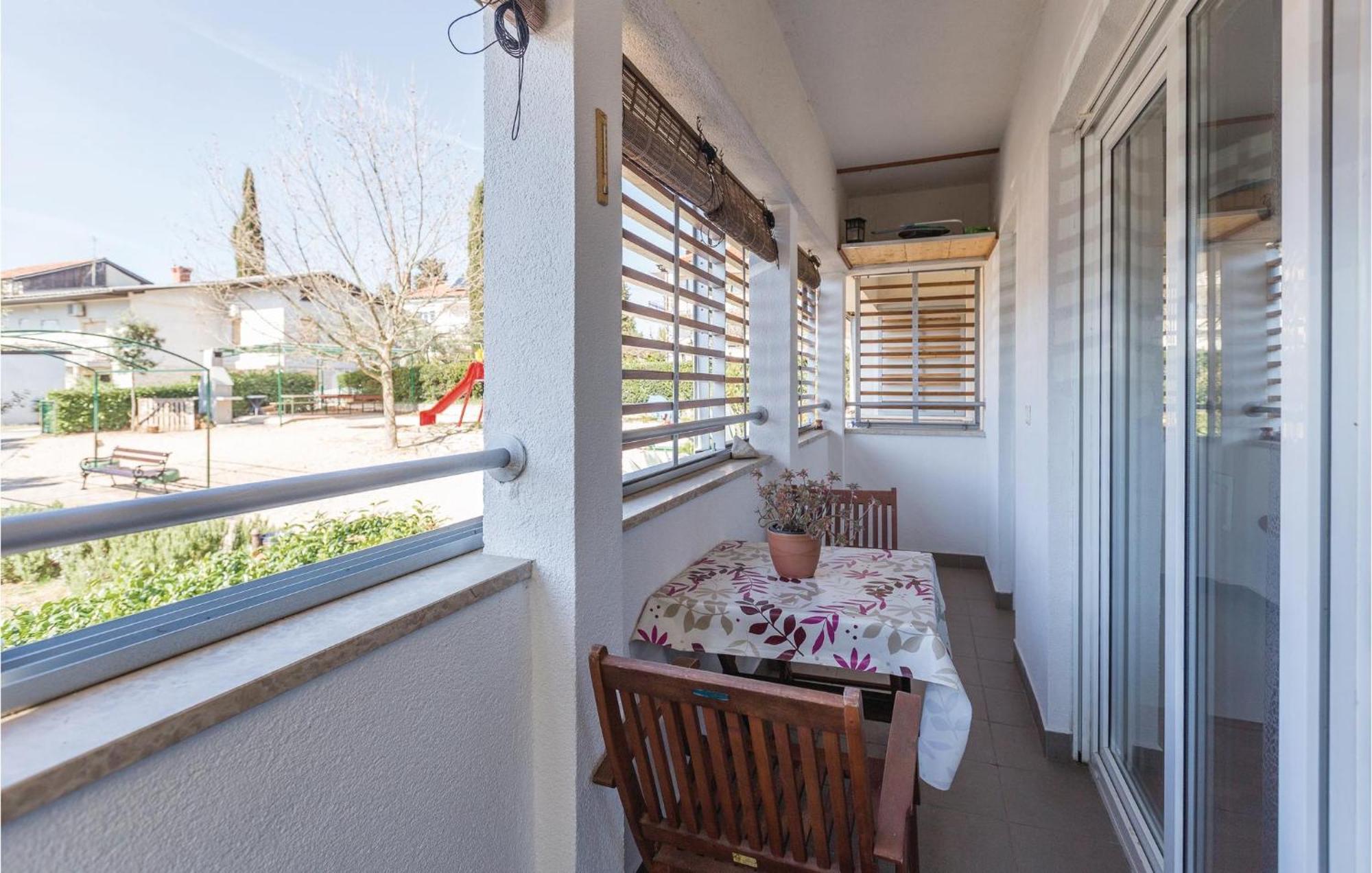 Lovely Apartment In Umag With Kitchen エクステリア 写真