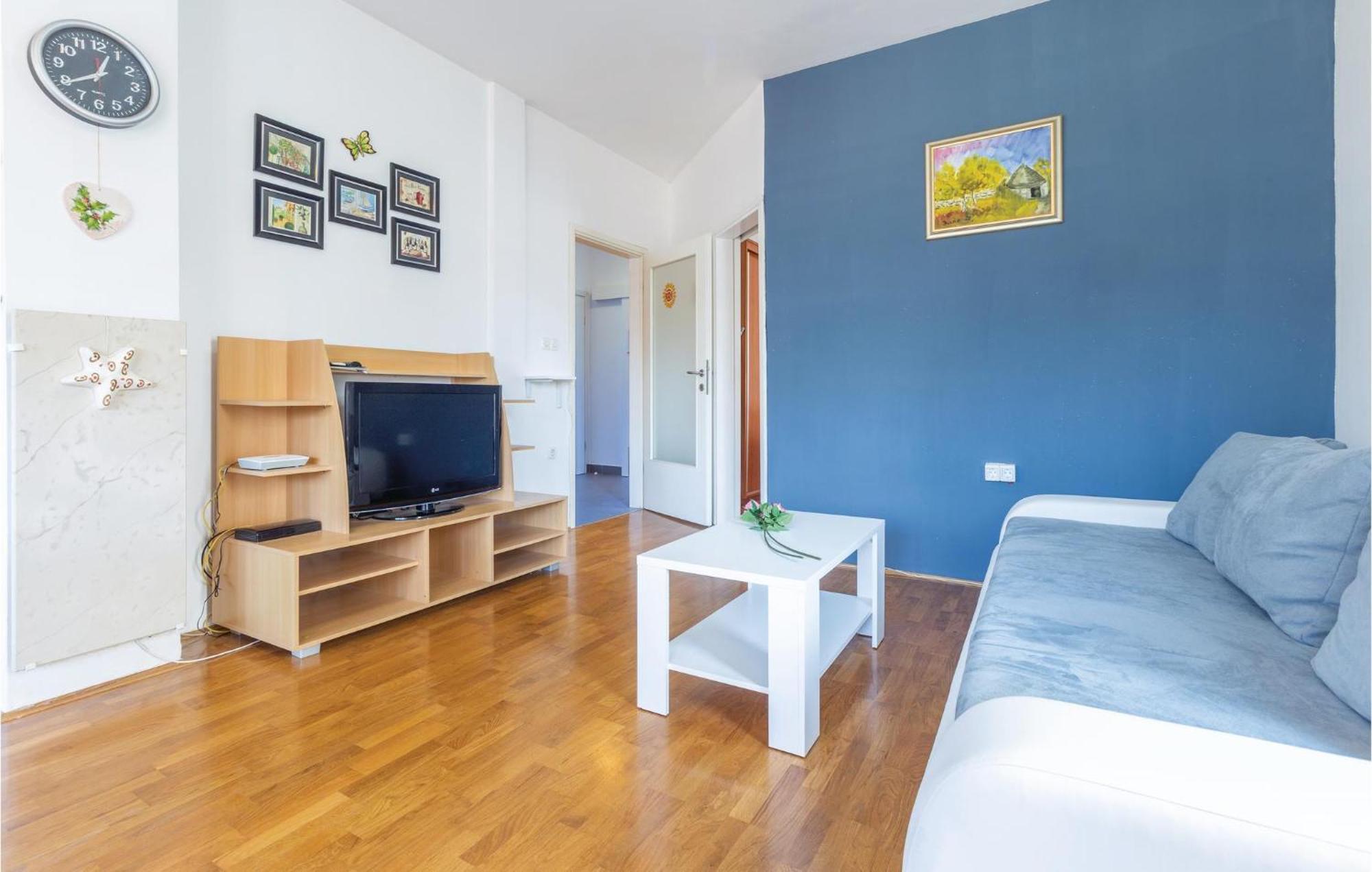Lovely Apartment In Umag With Kitchen エクステリア 写真